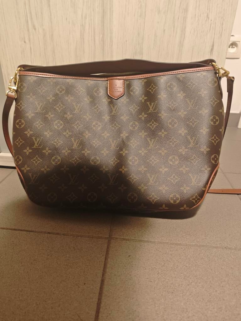 Louis Vuitton Monogram Schoudertas - Zo goed als nieuw, Sieraden, Tassen en Uiterlijk, Tassen | Damestassen, Ophalen of Verzenden