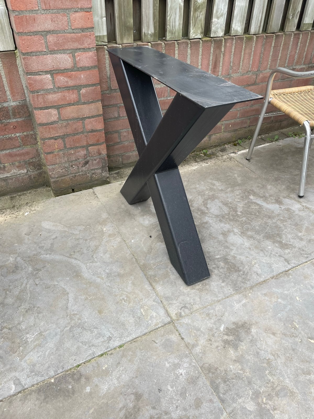 Zwarte metalen tafelpoot (X-vorm), Huis en Inrichting, Tafelonderdelen, Ophalen, Tafelpoot, Minder dan 50 cm, Gebruikt