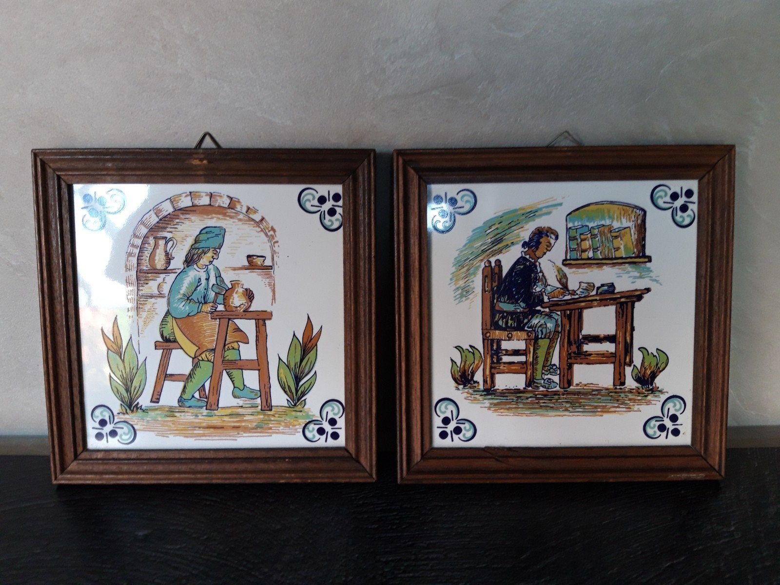 Te koop: 2 Oude vintage tegeltjes in houten lijst, Antiek en Kunst, Ophalen