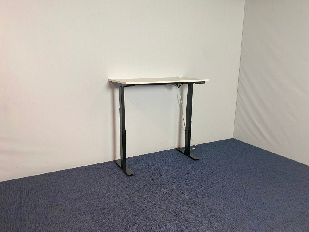 8 x Zit/sta bureau Voortman (elektrisch), 120 x 60 cm.