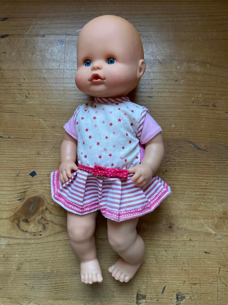 Leuke babypop met sterrenjurkje, Ophalen of Verzenden, Gebruikt, Babypop