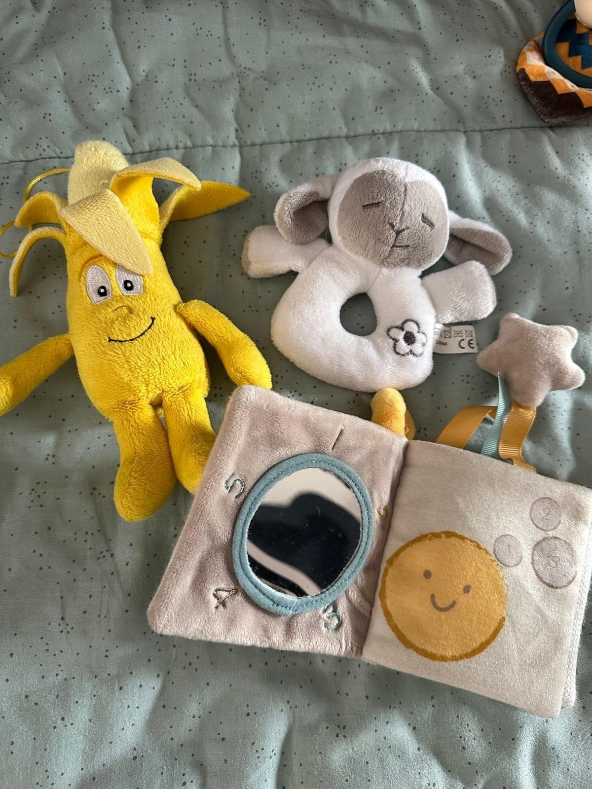 Baby speelgoed set: rammelaar, soft boekje, knuffel, Ophalen of Verzenden, Zo goed als nieuw, Rammelaar