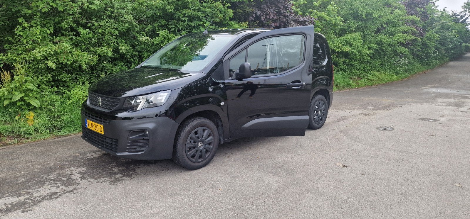 Peugeot Partner 1.5 Bluehdi 130pk 650kg Eat8 2021 Zwart, Auto's, Euro 6, 4 cilinders, Zwart, Origineel Nederlands