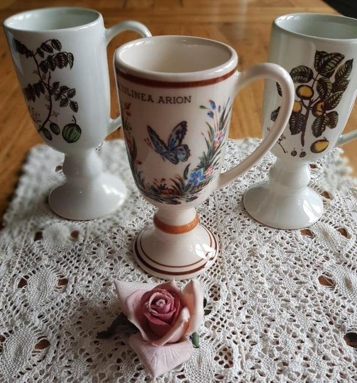 Vintage beker op voet, vlinder , tijmblauwtje , Zenith Gouda, Ophalen of Verzenden