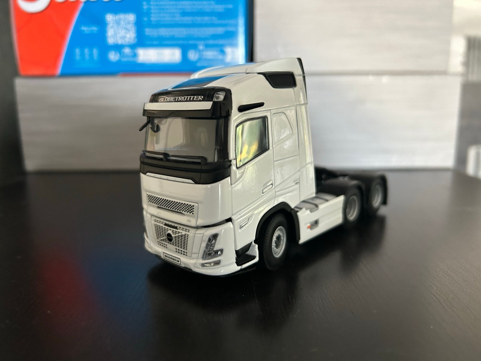 WSI Models Volvo aero Globetrotter 6x4 Trekker, Ophalen of Verzenden, Nieuw, Bus of Vrachtwagen, Wsi