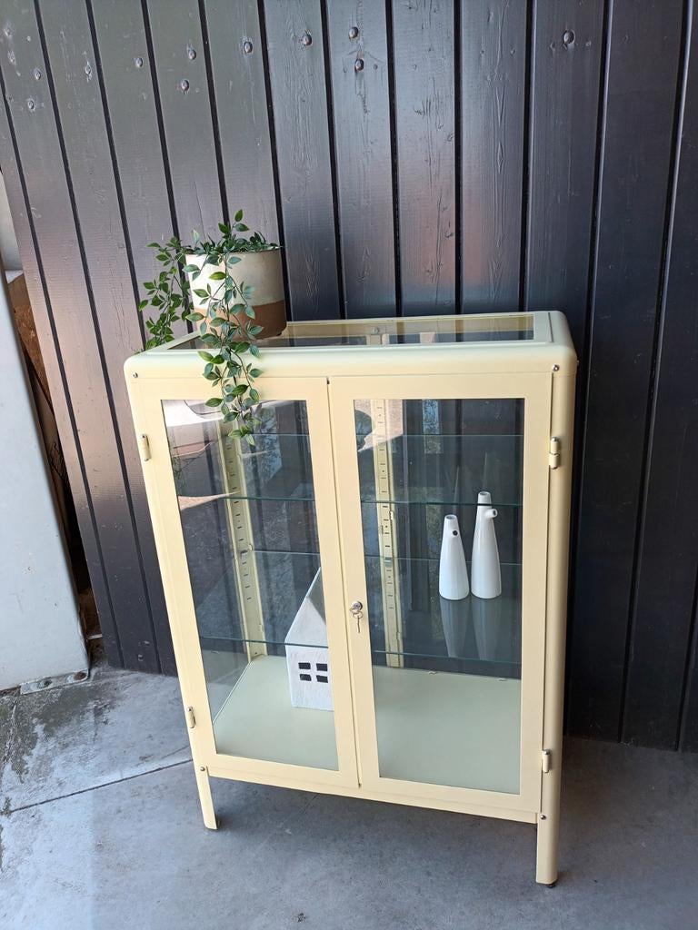 Ikea Fabrikor vitrinekast - zo goed als nieuw, Ophalen, Met deur(en), 100 tot 150 cm, 50 tot 100 cm