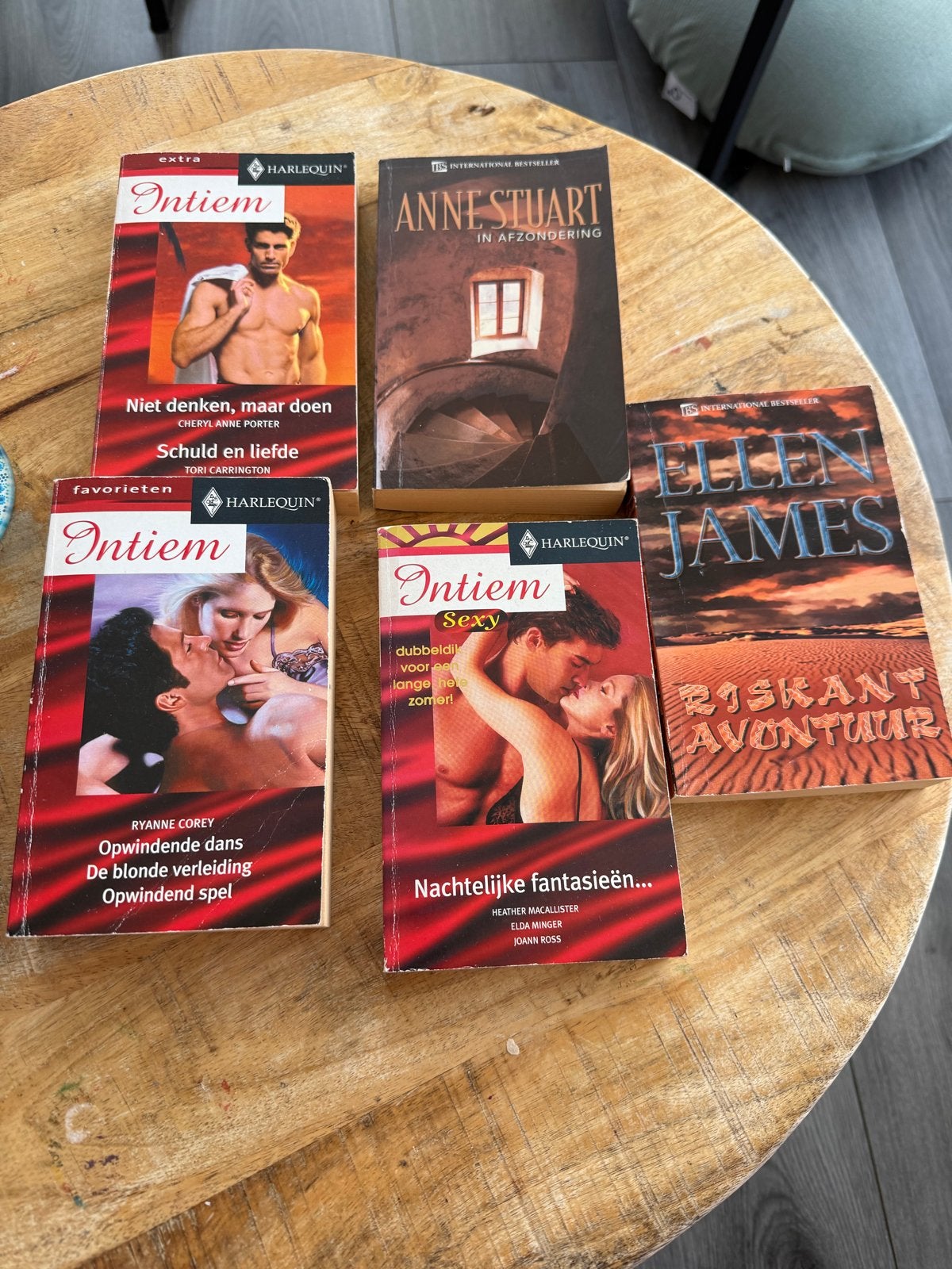 5 Romantische Boeken Bundel: Harlequin, Anne Stuart, Ellen J, Ophalen, Gelezen, Nederland