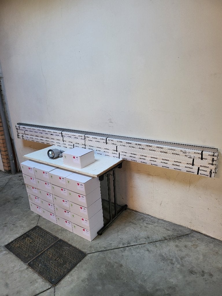 EUTRAC 3 Fase Rail Zilver 18x3 M+LUNOO Spot Sirocco grey Led, Huis en Inrichting, Lampen | Spots, Ophalen, Overige merken, Nieuw