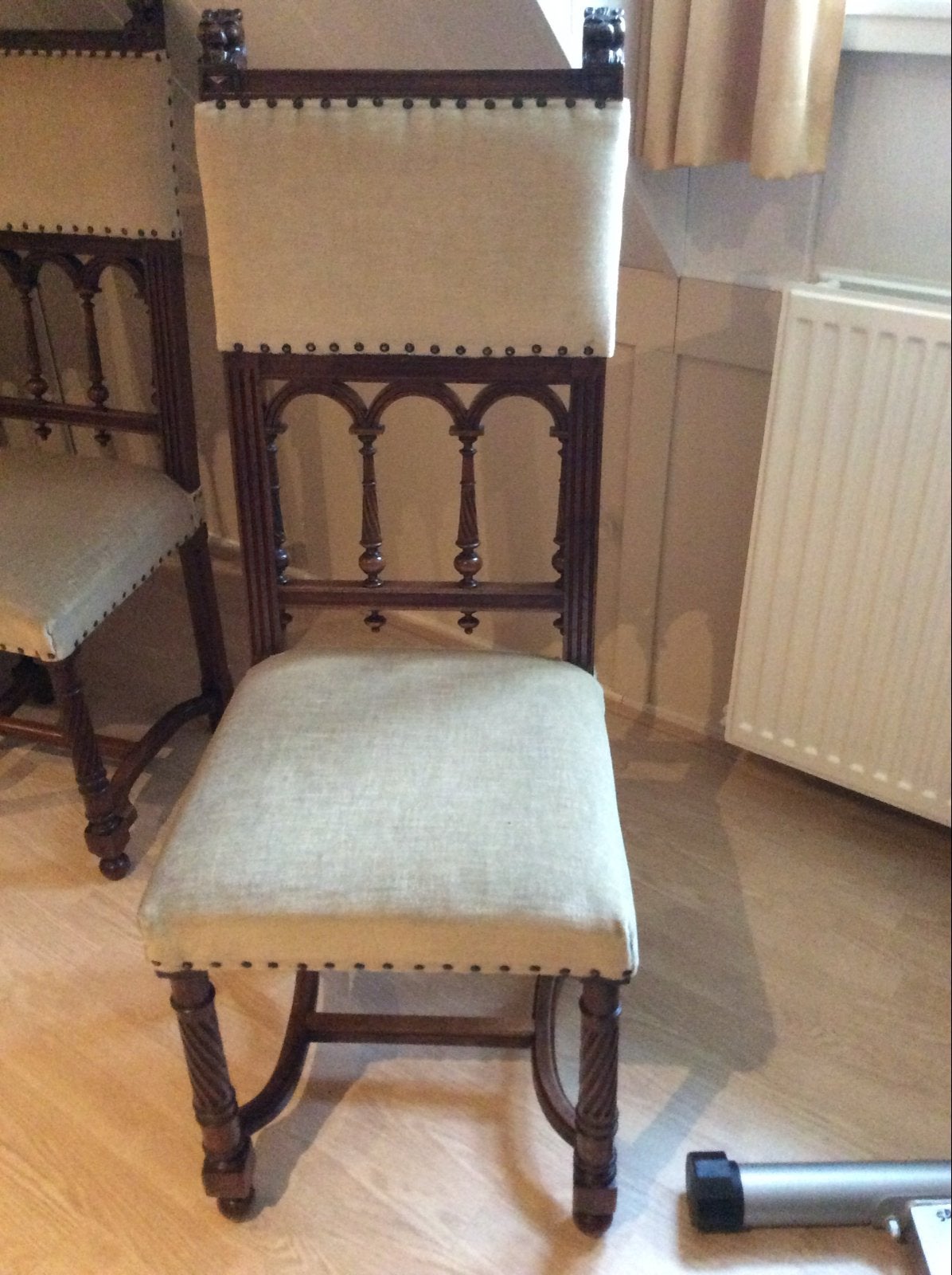 6 Prachtige Notenhouten Henry II Stoelen, Ophalen