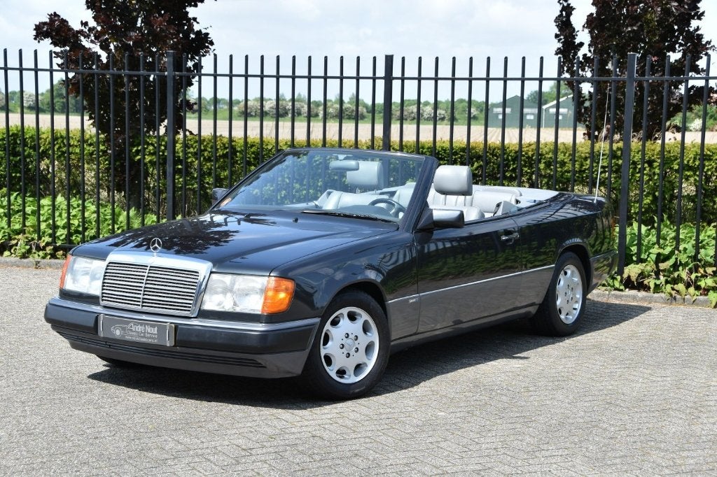 Mercedes 300 CE-24 W124 cabriolet, Auto's, Automaat, Achterwielaandrijving, Cabriolet, Zwart