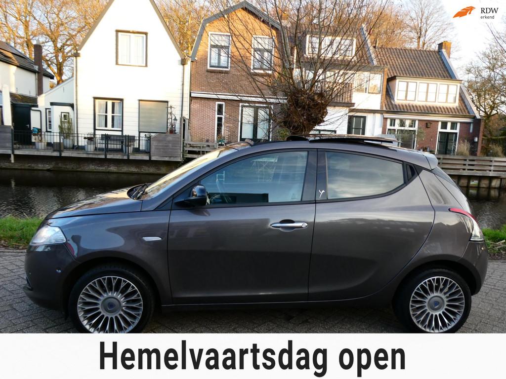 Lancia Ypsilon 0.9 Platinum 86pk Automaat Clima Leder Schuif, Auto's, Lancia, Euro 5, 86 pk, 750 kg, Elektrische ramen