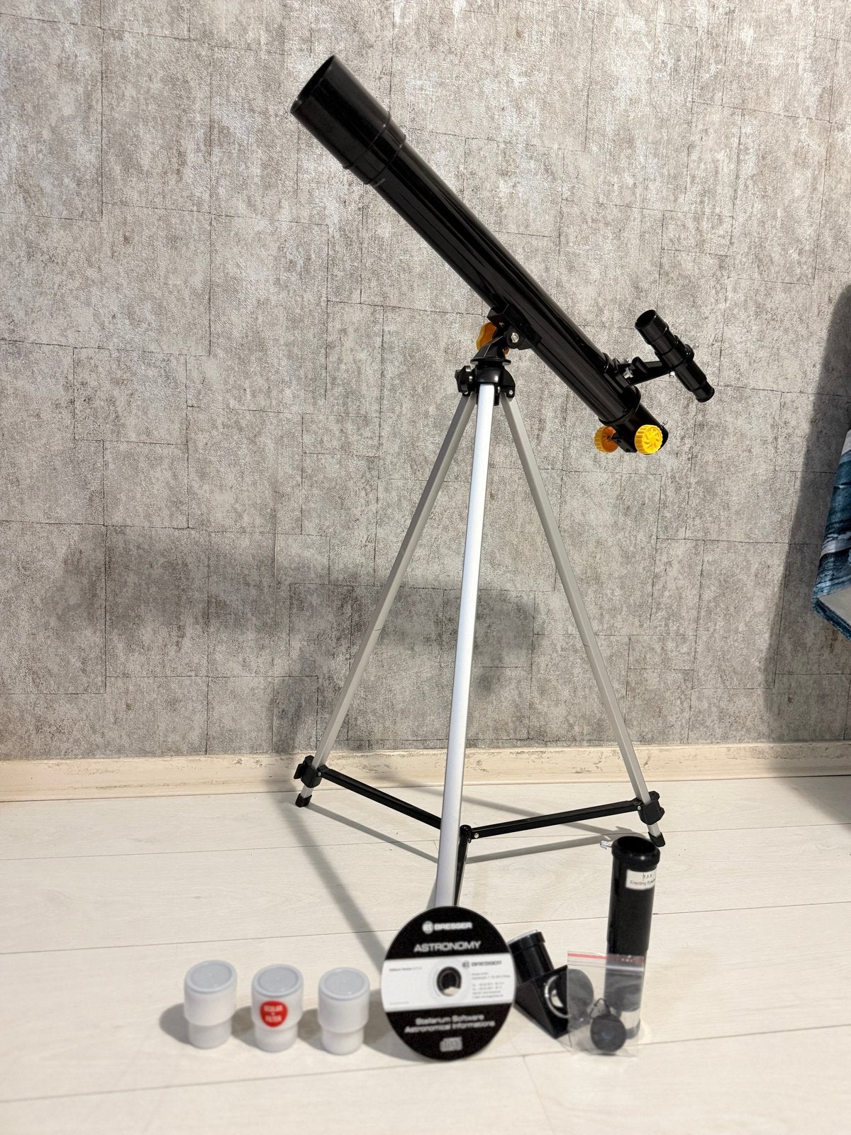 Celestron Astronomy Telescoop met Statief en Accessoires, Audio, Tv en Foto, Optische apparatuur | Telescopen, Ophalen, Lenzentelescoop (refractor)