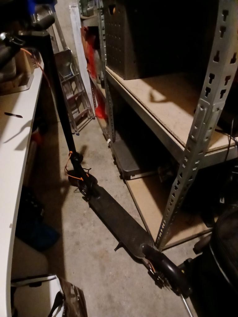 Elektrische step, alles werkt goed alleen waterschade, Fietsen en Brommers, Steps, Ophalen of Verzenden, Elektrische step (E-scooter)