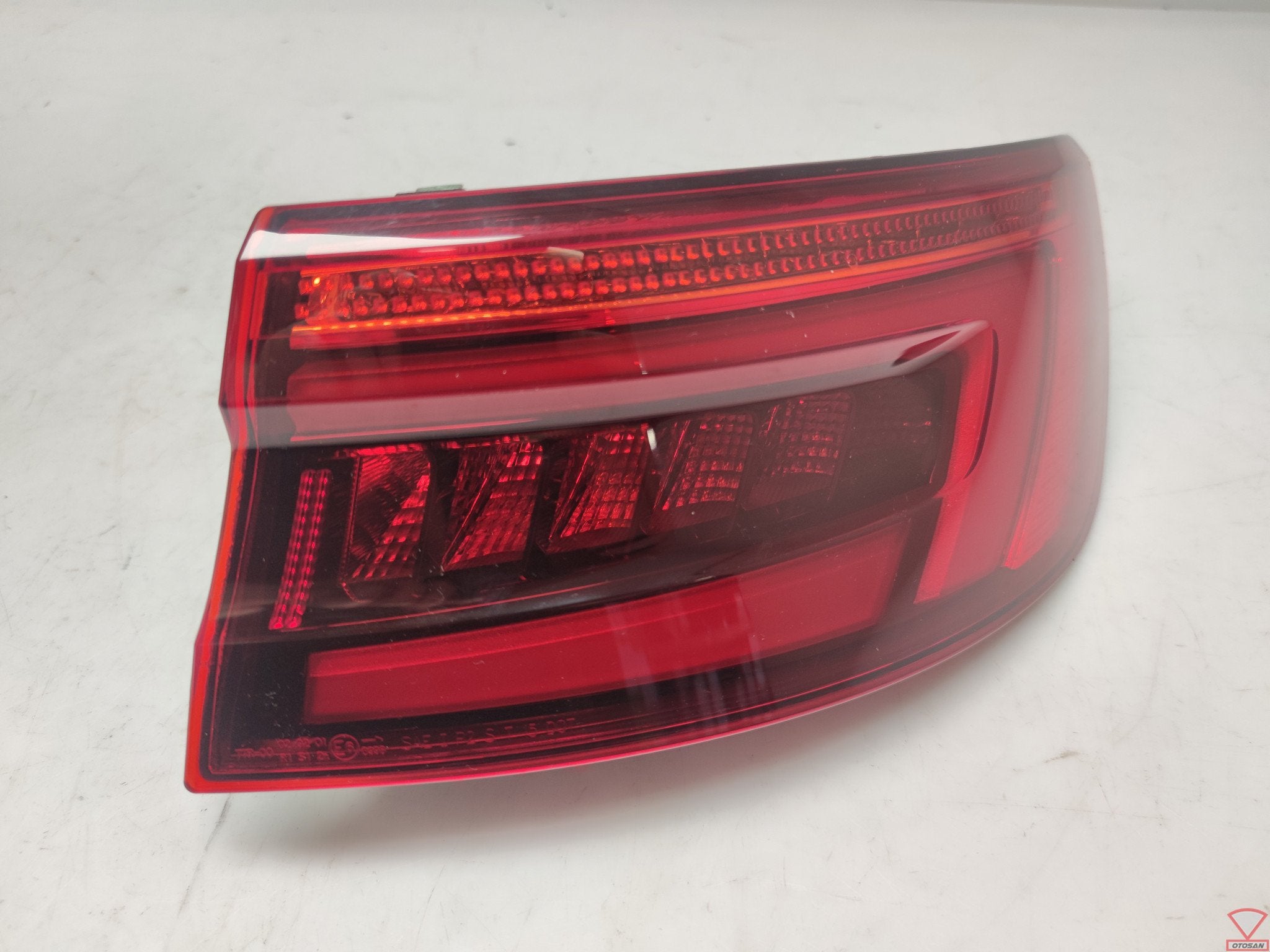 Audi A4 8W Sedan Dynamisch LED Achterlicht Rechts Nieuw!, Auto-onderdelen, AUDI AG, Kundenbetreuung@audi.de, Nieuw, Auto-Union-Strasse 1
85045  Ingolstadt, DE