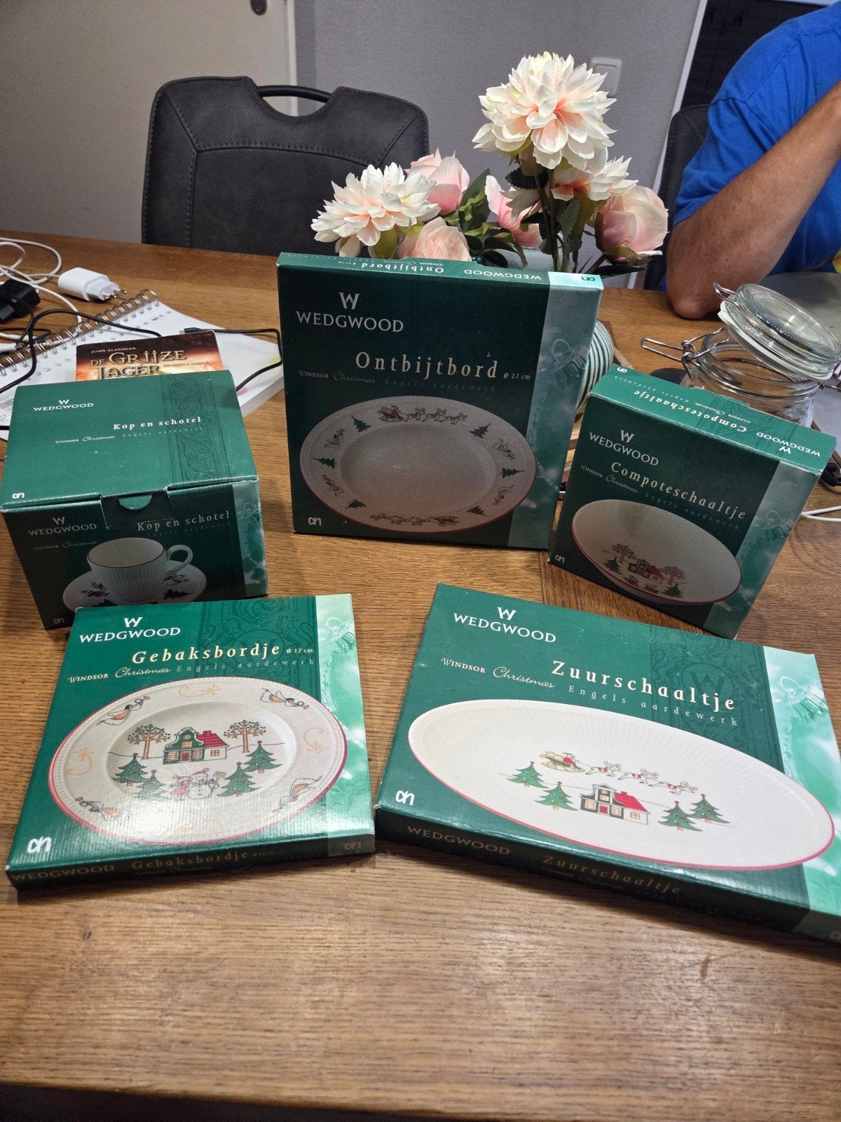 Wedgwood Windsor Christmas servies - Compleet servies, Ophalen of Verzenden, Zo goed als nieuw, Porselein