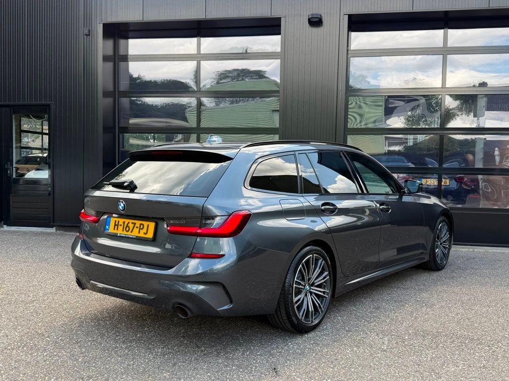 BMW 3-Serie Touring 318i M-Sport Edition Shadowline Trekhaak, Auto's, Automaat, Achterwielaandrijving, Gebruikt, Verwarmde buitenspiegels