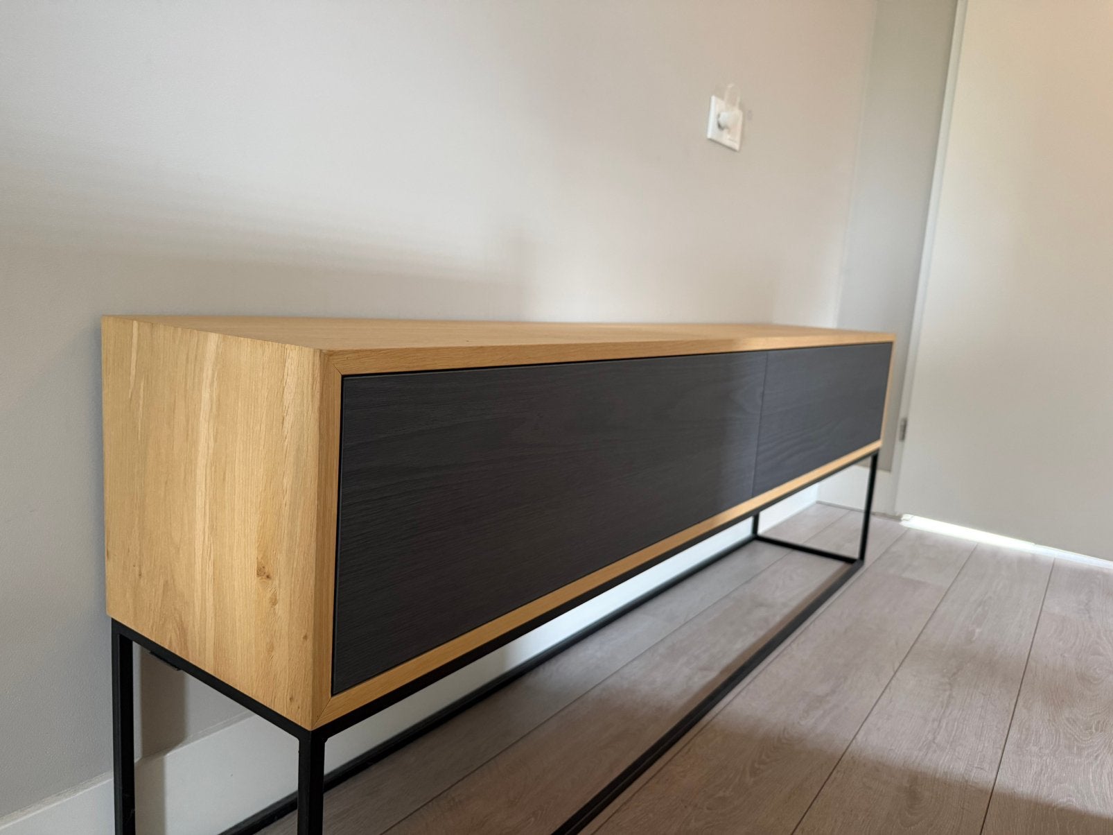 Tv kast / divider, Ophalen, Met klep(pen), 150 tot 200 cm, Eikenhout