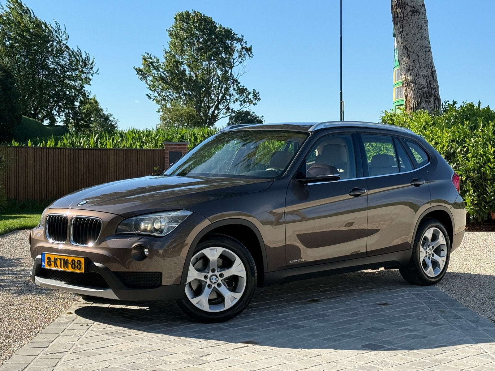 BMW X1 2.0 Sdrive 20I AUT *1E EIG* *NAVI+XENON+LEDER+CLIMA*, Auto's, Dealer onderhouden, 1800 kg, Beige, 4 cilinders