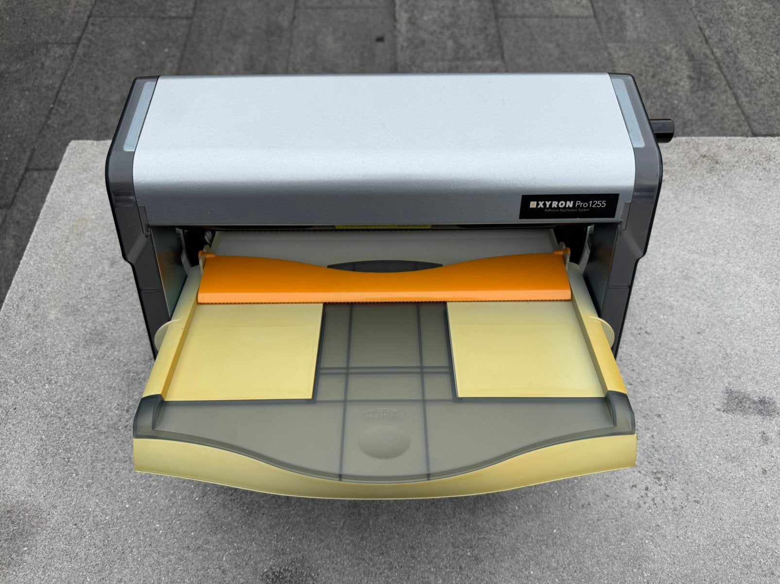 XYRON PRO 1255 DISPENCER A3 PRO1255, Witgoed en Apparatuur, Ophalen of Verzenden, Zo goed als nieuw, Gezichtsbruiner, Minder dan 10 lampen