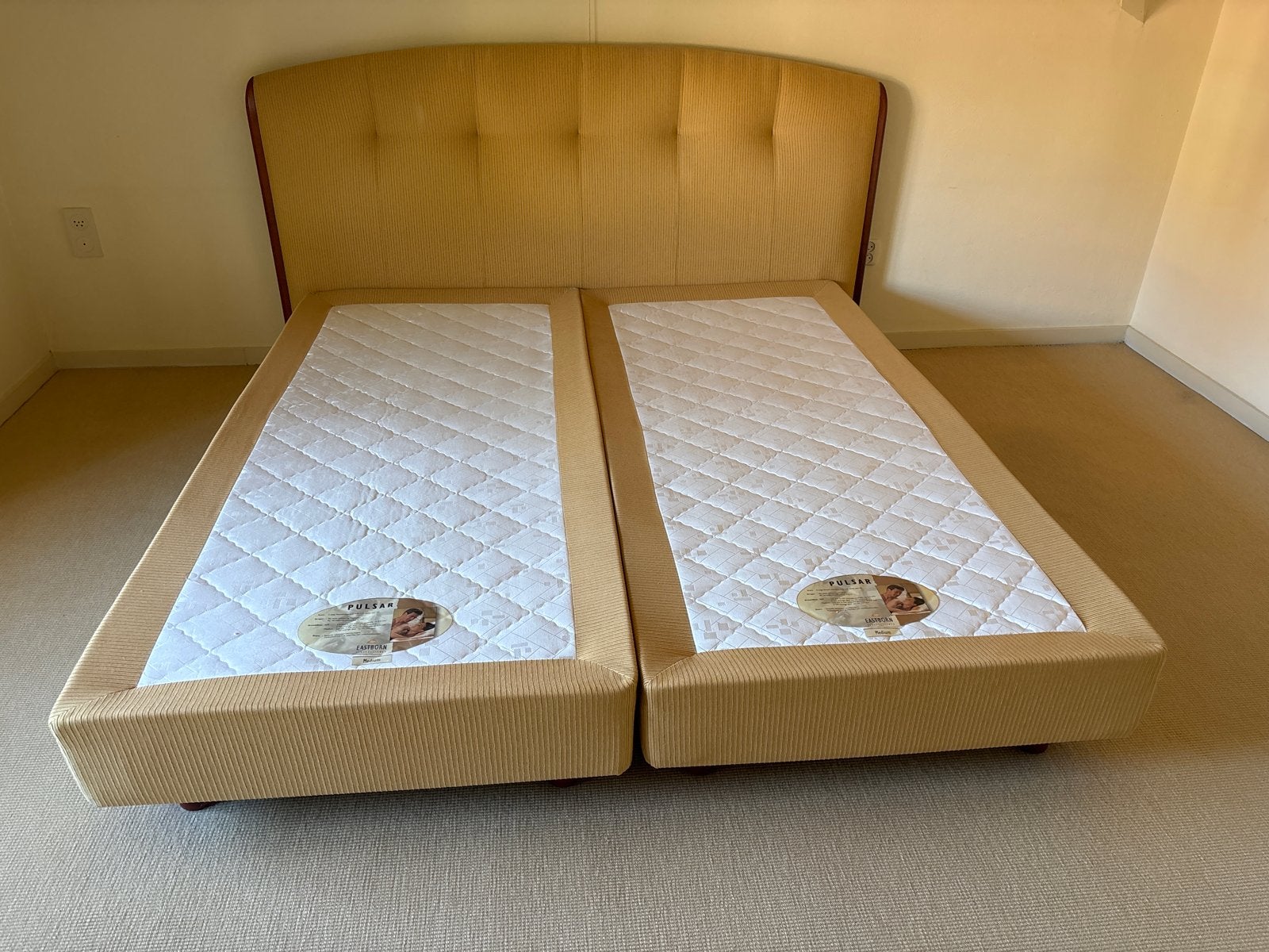 Eastborn Pulsar Tweepersoons Boxspring - Zo goed als nieuw, Ophalen, Beige, Tweepersoons, Zo goed als nieuw
