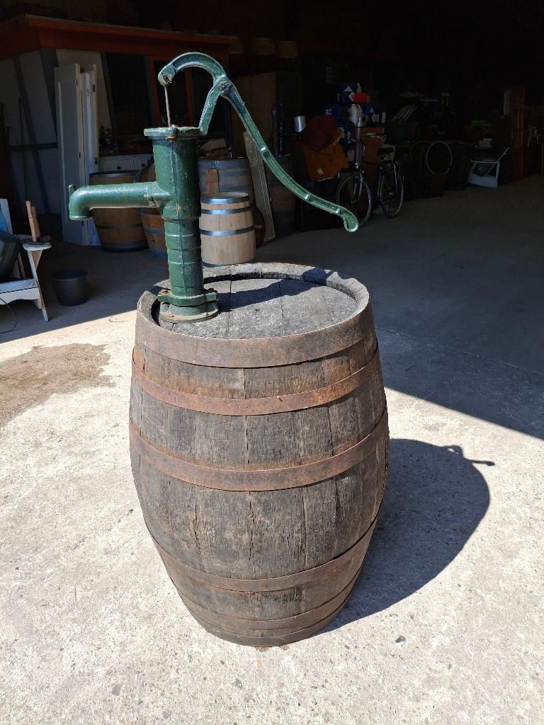 whiskyvat met pomp 300 liter, outlook/landelijk, zie fot/oms, Ophalen, 150 liter of meer, Zo goed als nieuw, Met pomp