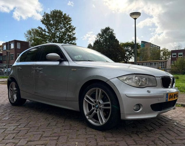 BMW 1-Serie 2.0 120D AUT msport gechipt euro4 inruil mog, 1995 cc, Zwart, 4 cilinders, Leder en Stof