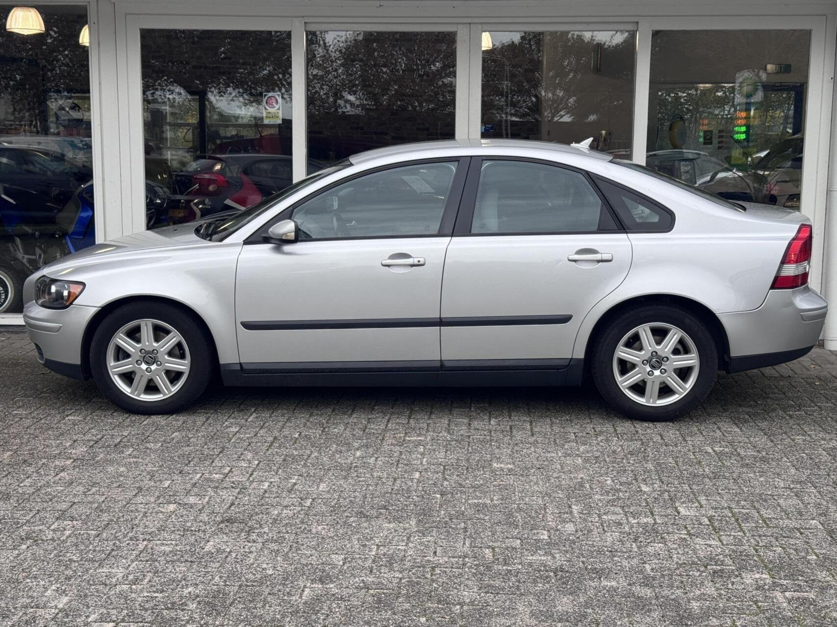 Volvo S40 2.4i 5 cilinder Automaat, Elite,LPG/G3, Auto's, Gebruikt, 700 kg, Leder en Stof, 2435 cc