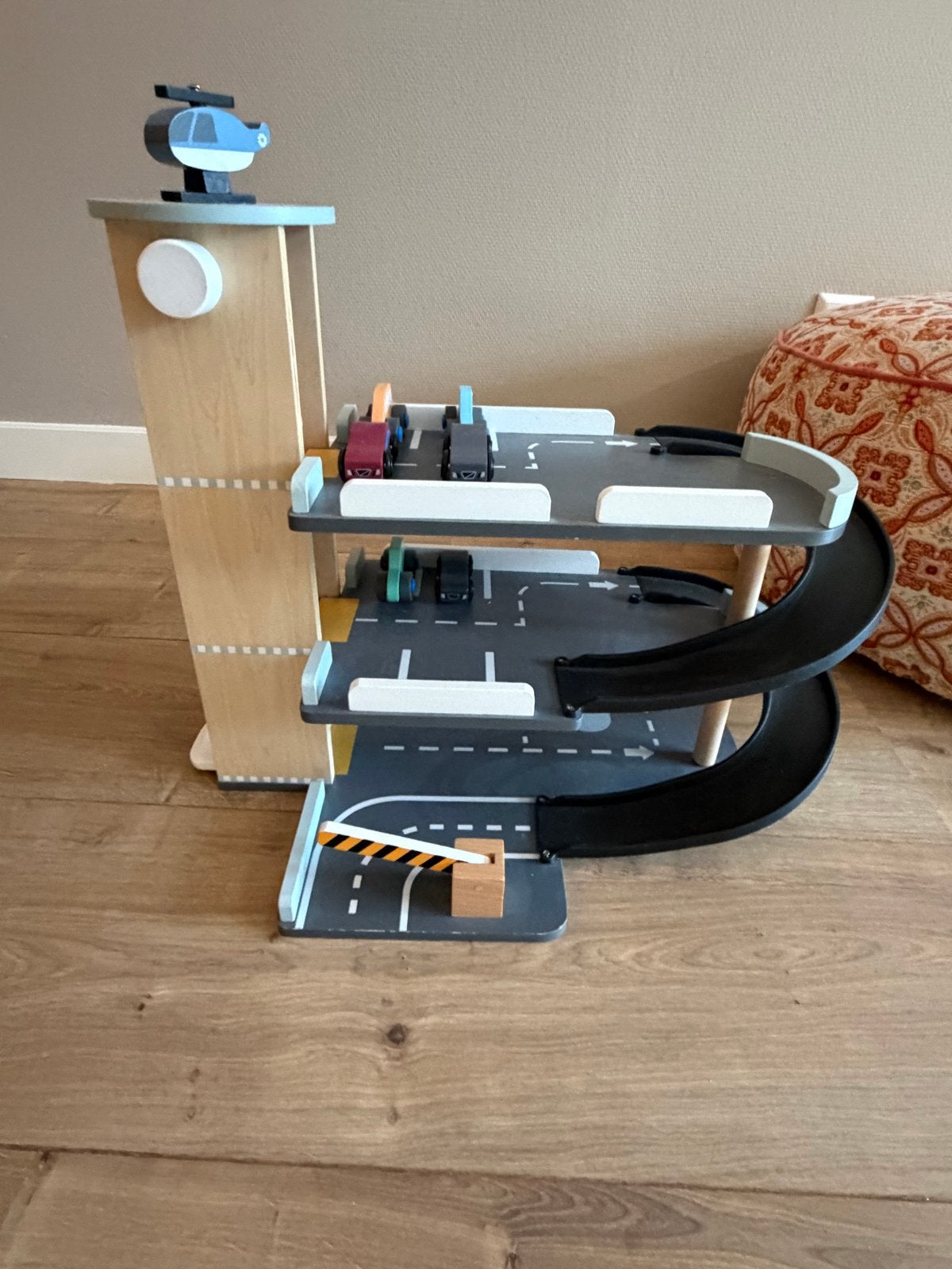 Houten parkeergarage Kids Concept met helikopter, Ophalen of Verzenden, Gebruikt