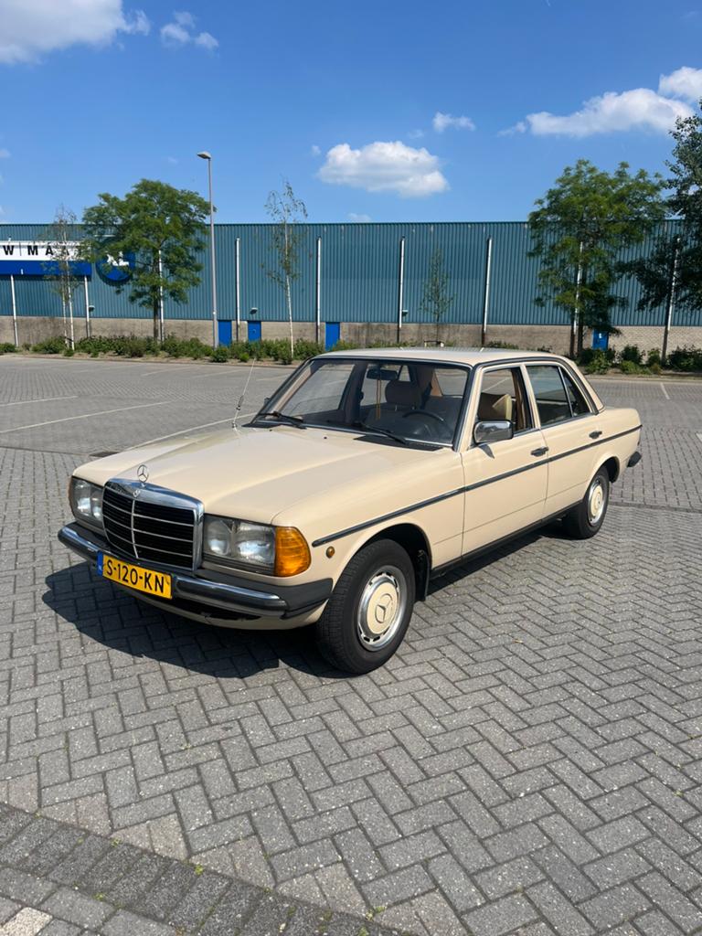 Mercedes-Benz 200d 1983 belastingvrij, Auto's, 1998 cc, 23 km/l, Geel, 1200 kg