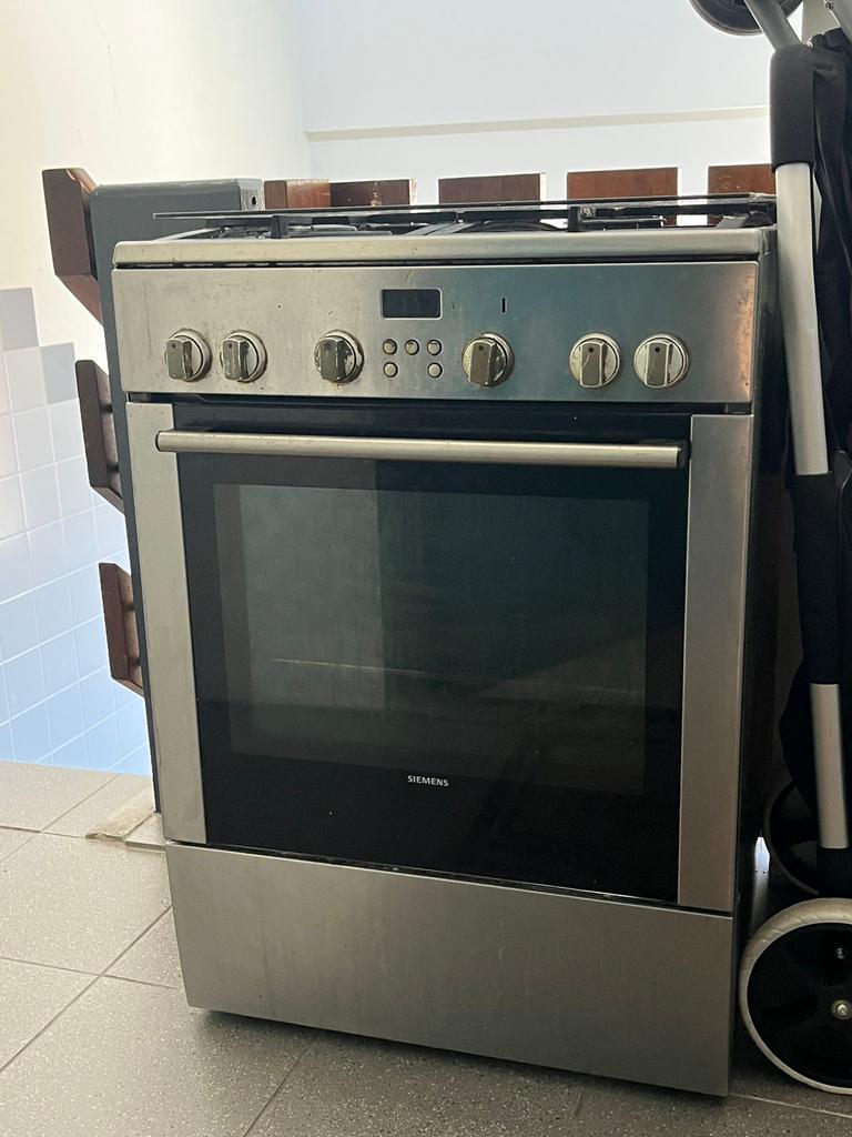 Siemens Vrijstaand Gasfornuis met Oven, Witgoed en Apparatuur, Fornuizen, Ophalen, Gebruikt, 60 cm of meer, 4 kookzones