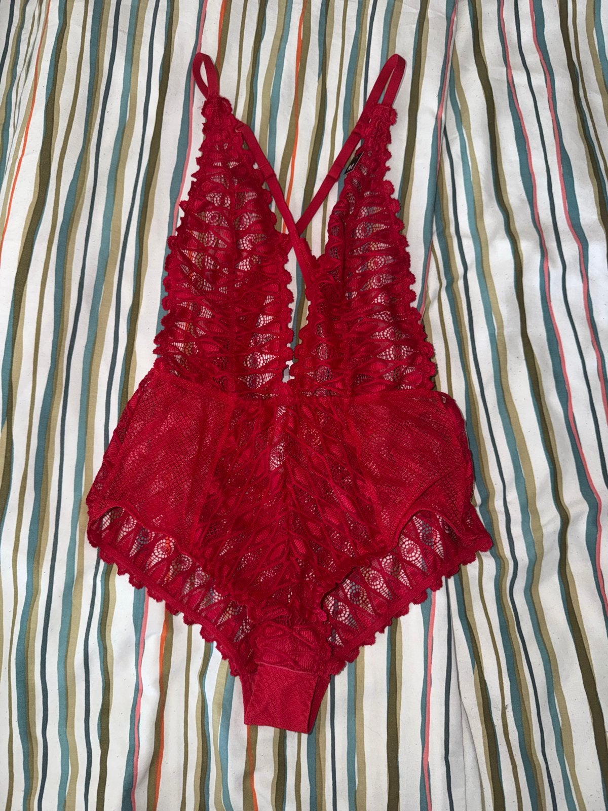 Nieuwe rode kanten body van Etam, maat M, Kleding | Dames, Ondergoed en Lingerie, Ophalen of Verzenden, Rood, Body of Korset