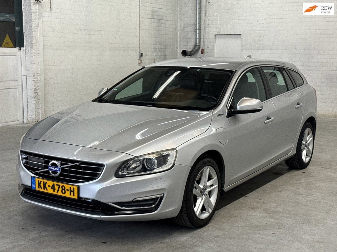 Volvo V60 2.4 D6 AWD Plug-In Hybrid R-Design Blis|Trekhaak, Auto's, Volvo, Automaat, Zwart, Vierwielaandrijving, Lichtsensor
