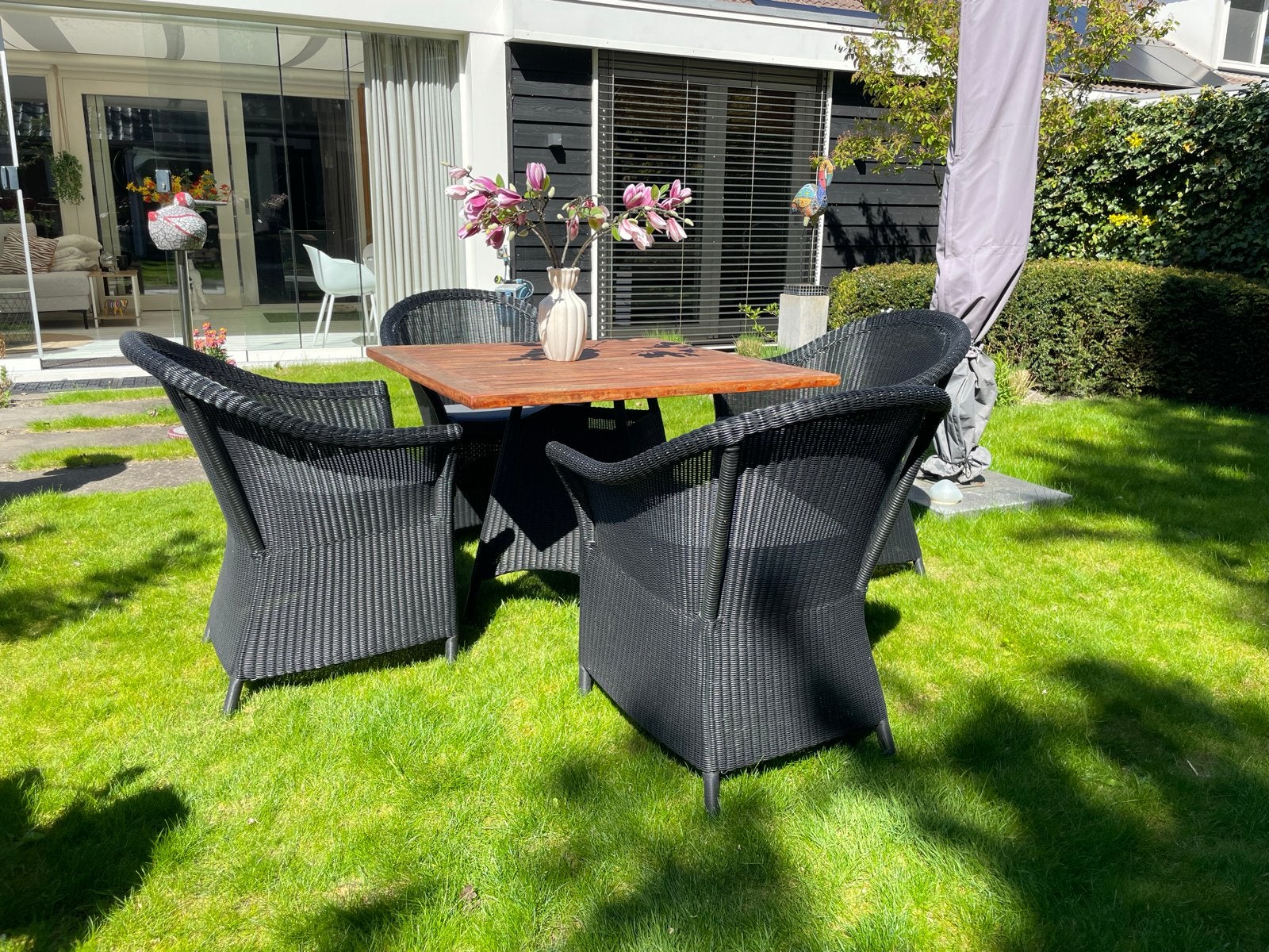 Borek tuinset: teakhouten tafel met 4 stoelen en kussens, Tuin en Terras, Tuinsets en Loungesets, Gebruikt, Tuinset, Teakhout