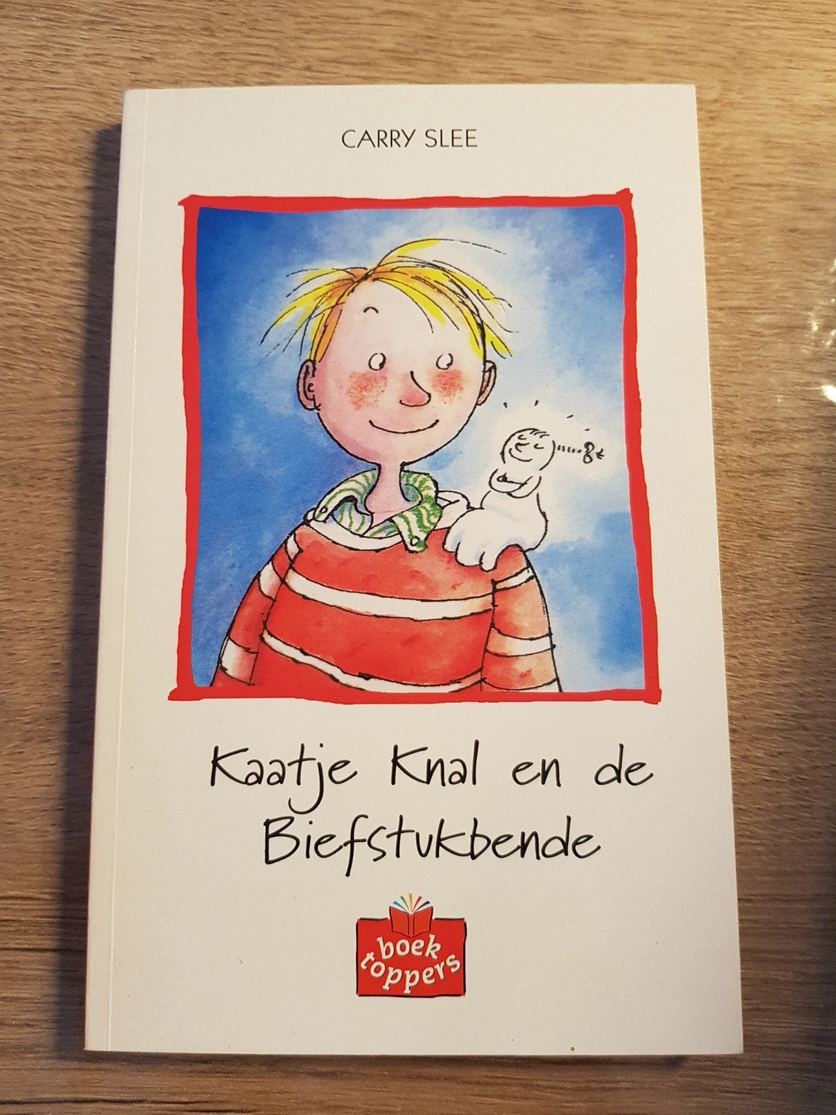Boek Kaatje Knal en de Biefstukbende - Carry Slee, Ophalen of Verzenden, Zo goed als nieuw, Fictie algemeen