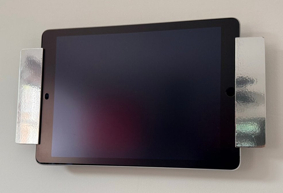 *Ipad air 2 64gb incl wandhouder met slot + opladen*, 10 inch, Zwart, Apple iPad Air, Ophalen of Verzenden
