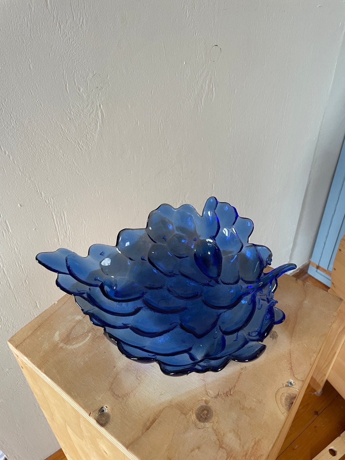 Art Déco/Jugendstil glazen fruitschaal , vorm: tros druiven, Huis en Inrichting, Ophalen of Verzenden, Zo goed als nieuw, Rond