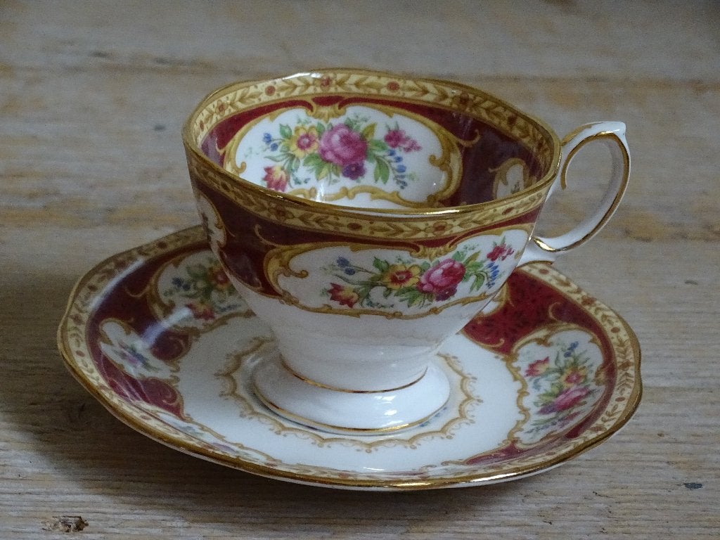 Kop-en-schotel, Royal Albert, LADY HAMILTON, gaaf, Antiek en Kunst, Ophalen of Verzenden