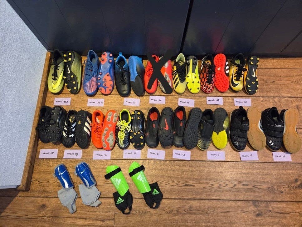 Voetbalschoenen gym schoenen allerlei soorten maten 28 - 38, Maat XS of kleiner, Ophalen of Verzenden, Gebruikt, Schoenen