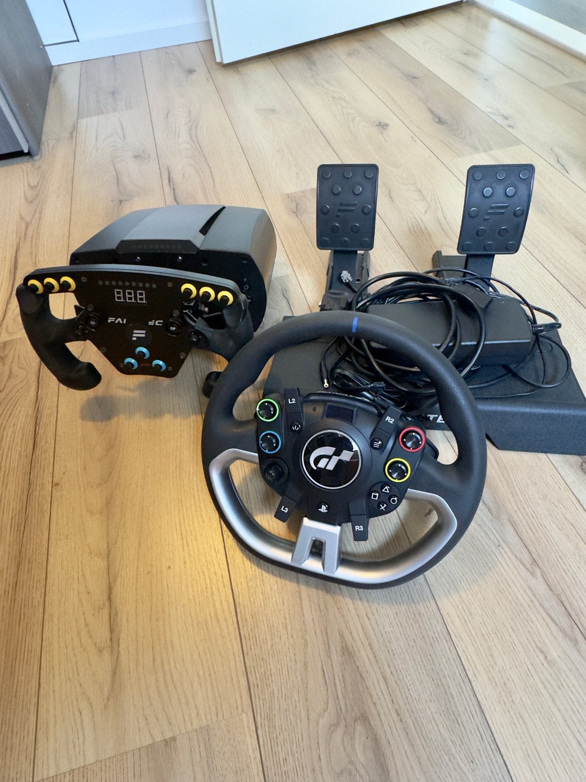 Fanatec CSL Elite + Esports/F1 stuur+ DD pro stuur + pedalen, Spelcomputers en Games, Ophalen, Zo goed als nieuw, Stuurtje of Sportattribuut