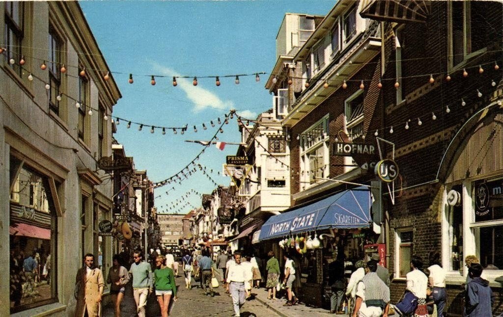 Zandvoort aan Zee - winkelstraat - 1968 gelopen, Ophalen of Verzenden, 1960 tot 1980, Gelopen, Noord-Holland