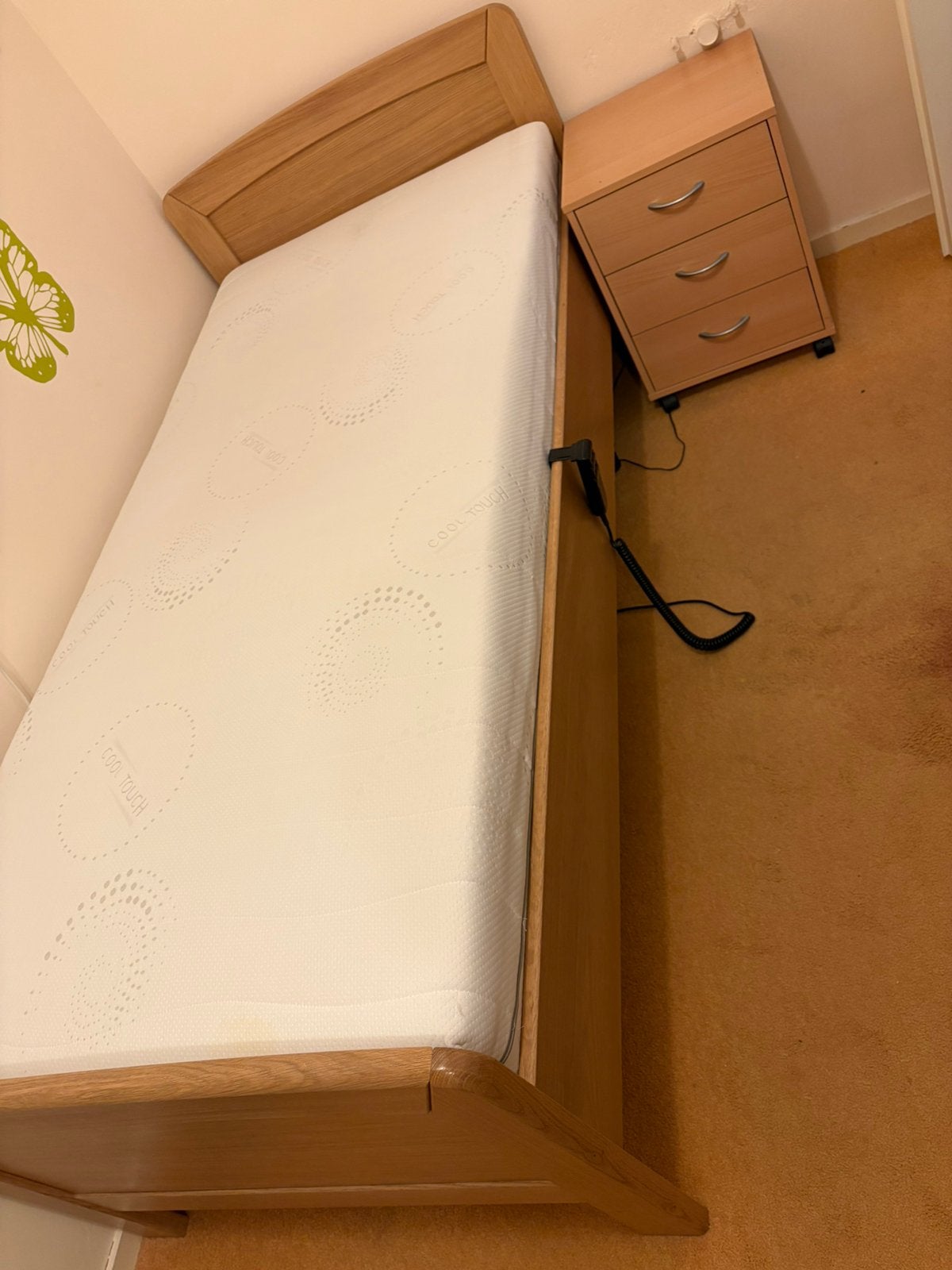 Electrisch verstelbaar bed, Huis en Inrichting, Ophalen, Zo goed als nieuw, Eenpersoons