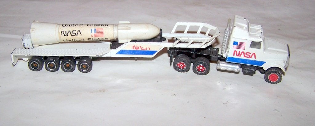 Majorette NASA truck met oplegger met raket. Izgs., Ophalen of Verzenden, Zo goed als nieuw, Bus of Vrachtwagen