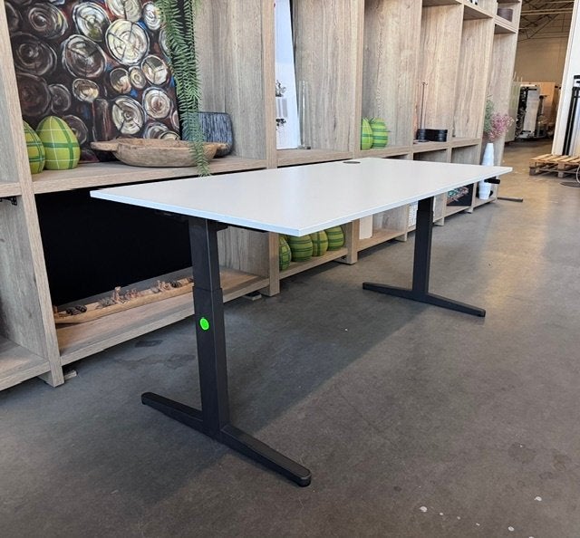 Ahrend Verstelbaar bureau met slinger +kabelgoot 100€/st,3st, Huis en Inrichting, 160 cm, Gebruikt, In hoogte verstelbaar, Metaal