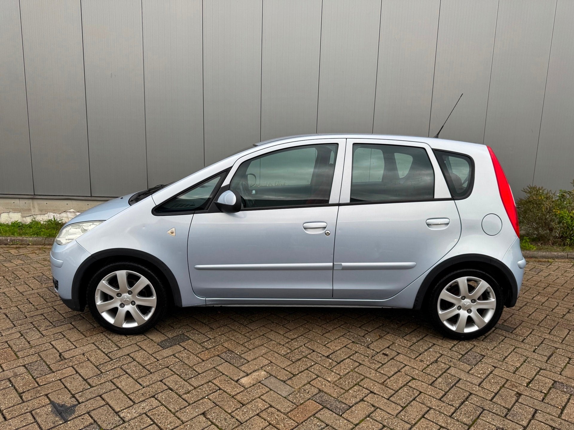 Mitsubishi Colt 1.5 Instyle Automaat Airco Isofix Lmv Nap, Auto's, 970 kg, 4 cilinders, Blauw, Colt