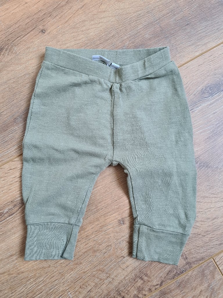 Groen broekje van Prenatal maat 56, Kinderen en Baby's, Babykleding | Maat 56, Broekje, Ophalen of Verzenden, Zo goed als nieuw