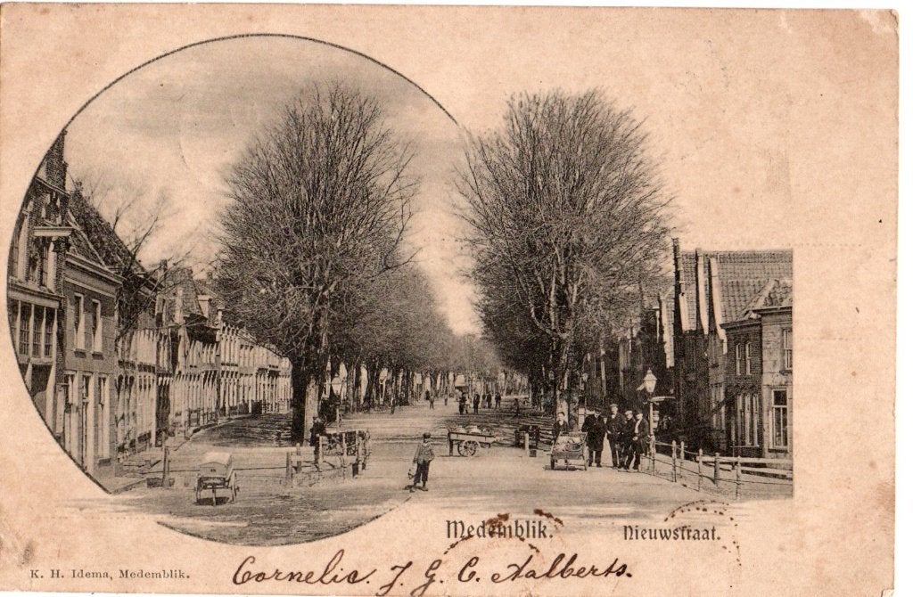 Medemblik,  Dorpsgezicht met Nieuwstraat. 7406, Ophalen of Verzenden, Voor 1920, Gelopen, Noord-Holland
