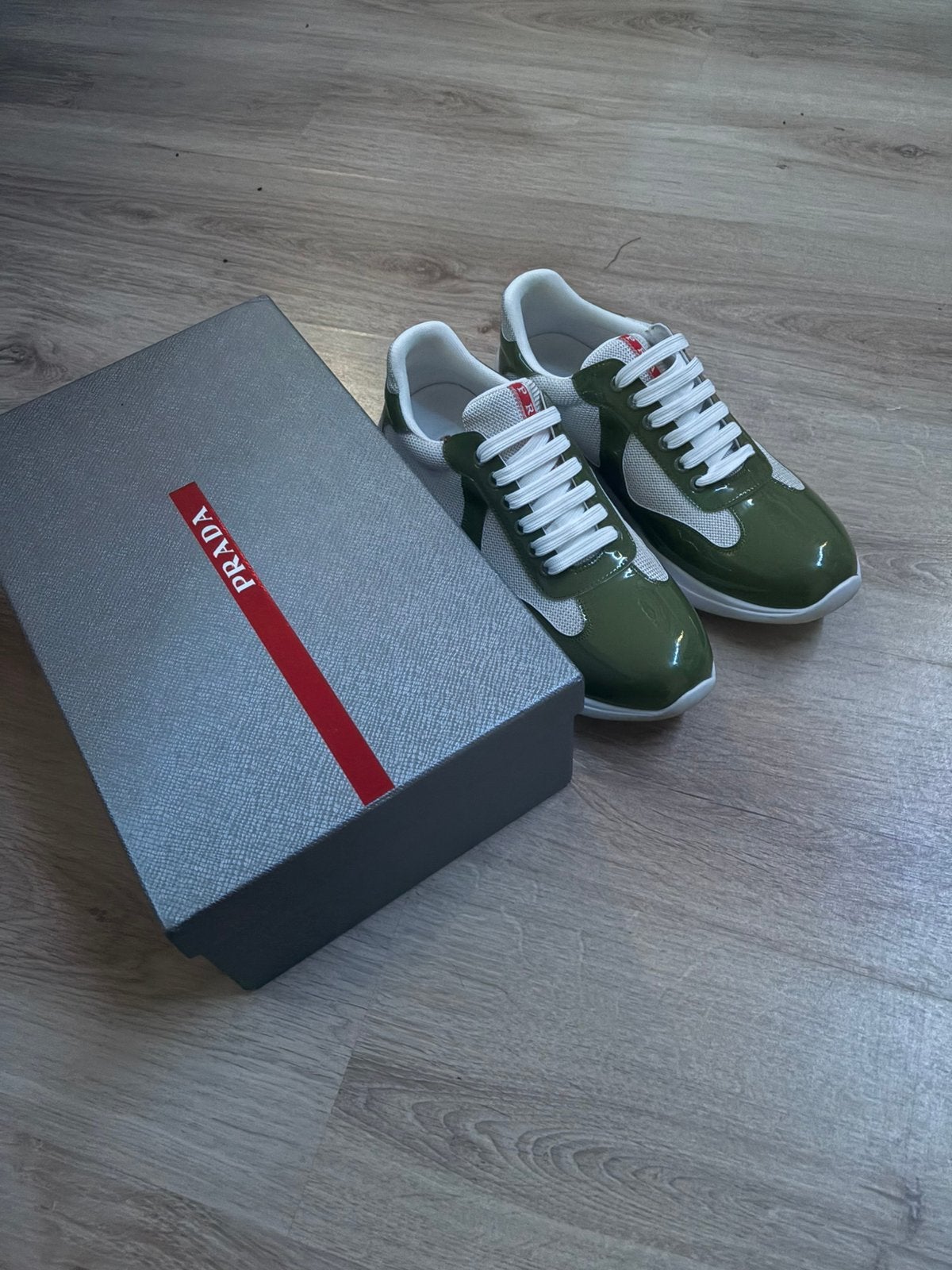 Prada cups olive green maat 43, Ophalen of Verzenden, Nieuw, Overige kleuren