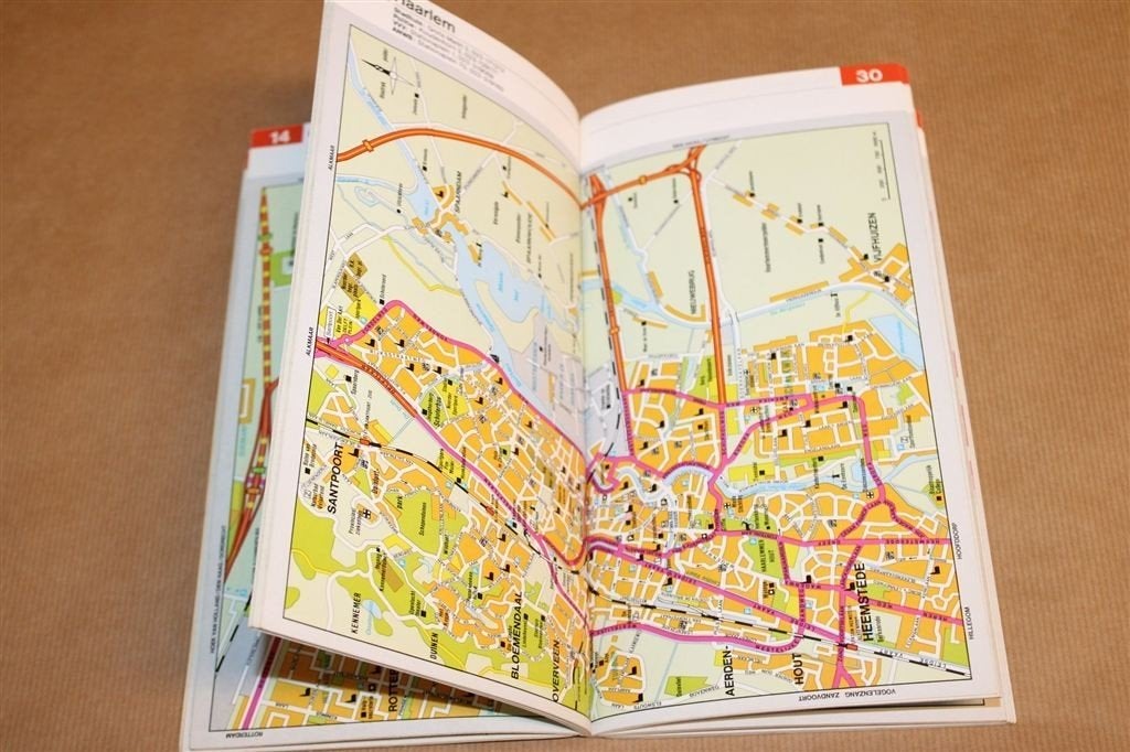 Uitgebreide Stadsgids — 75 Plattegronden [1981], Gelezen, Ophalen of Verzenden, Landkaart, 1800 tot 2000