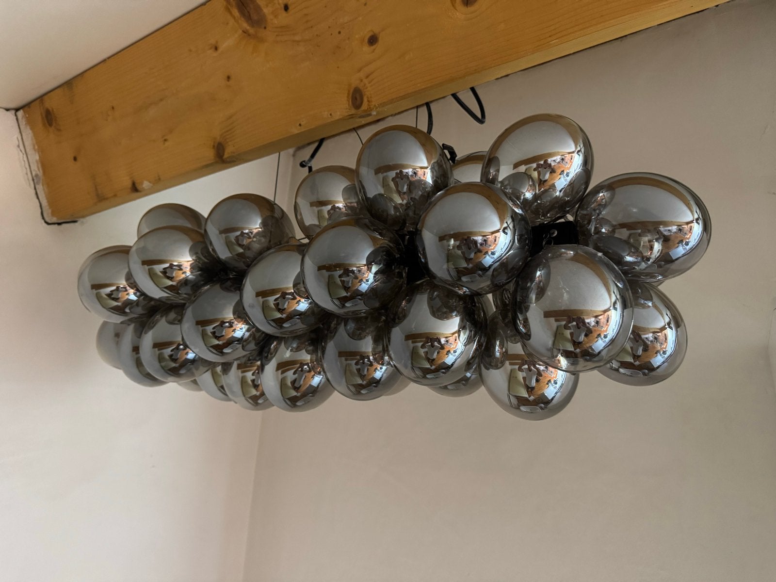 Moderne Hanglamp met Rookglas Bollen - Stijlvolle Verlichtin, Ophalen of Verzenden, Zo goed als nieuw, Glas, E14 (klein)