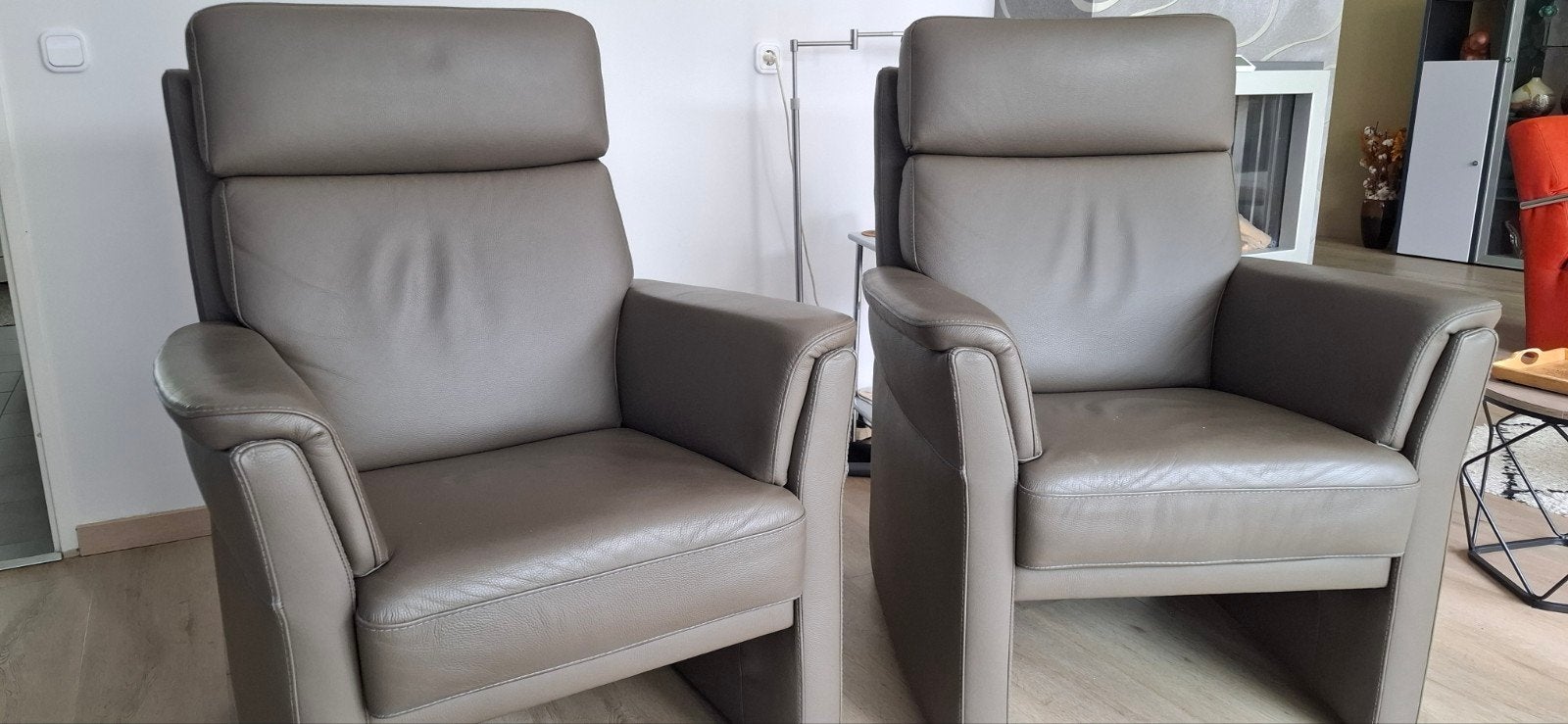 2 vol lederen fauteuils, Ophalen, Zo goed als nieuw, 50 tot 75 cm, Leer